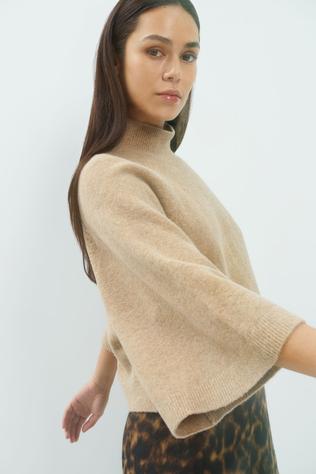 Trui High Neckline Wide Sleeve Sweater