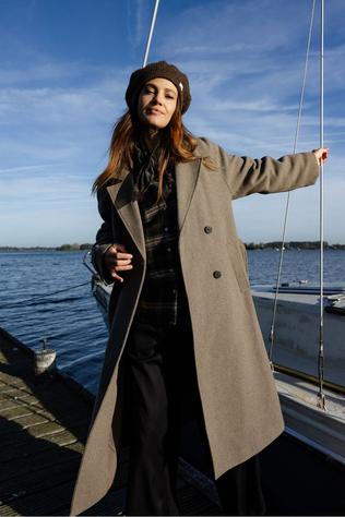 Vila Mantel Wollie Falcon Detail:Melange
