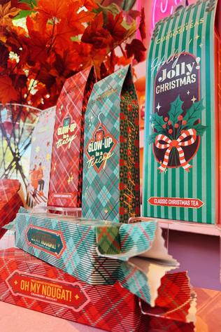 THE CABINET OF CURIOSITEAS Drinken Caramelized Apple Tea Giftbox  Tartan Green None