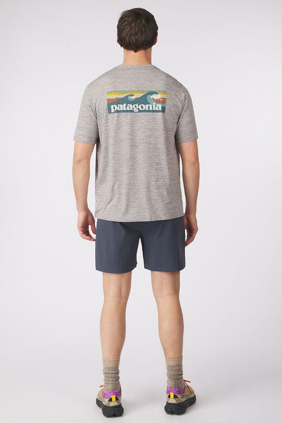 Patagonia T-Shirt M'S Cap Cool Daily Graphic Shirt - Waters Boardshort Logo Abalone Blue: Feather Grey