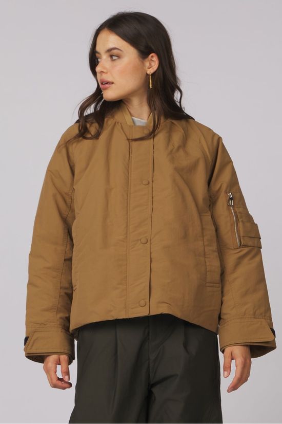 With Black Jas Grappy Dark Camel
