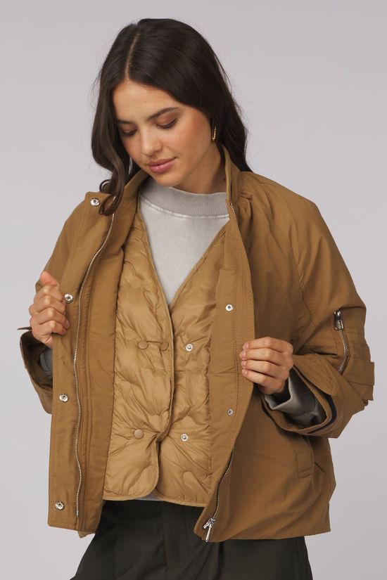 With Black Jas Grappy Dark Camel