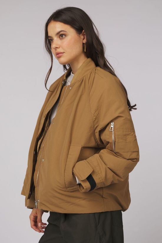 With Black Jas Grappy Dark Camel