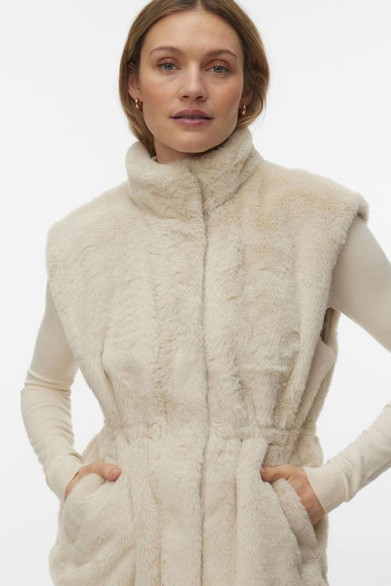 Vero Moda Gilet Sonjapoppy Faux Fur Waistcoat Oatmeal