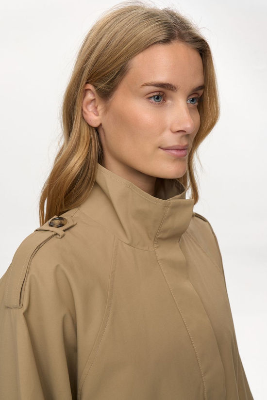 Numph Veste Florian Coat Sesame