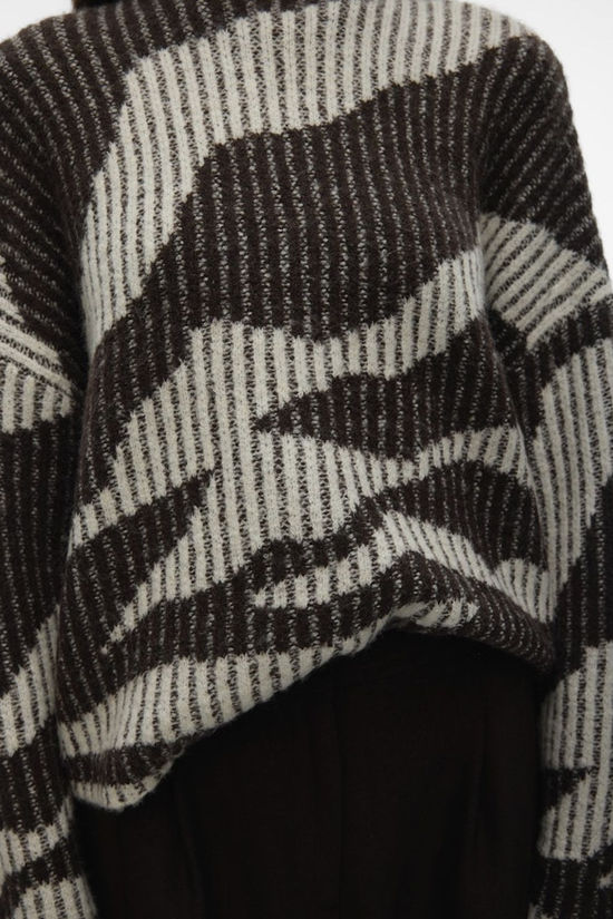 Vero Moda Coltrui Scorpio Chocolate Torte Detail:W. Birch