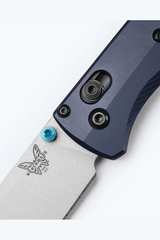 Benchmade Couteau Bugout Crater Blue Aluminium Pe dark blue
