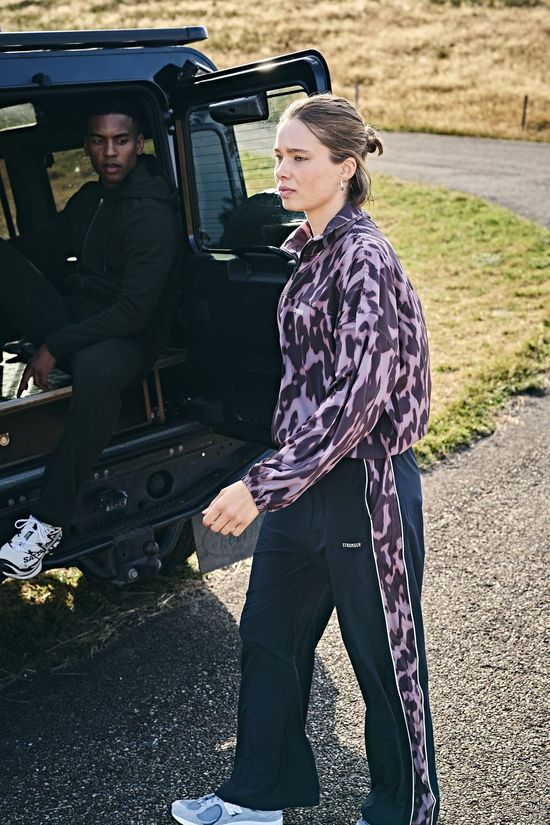 Stronger Pantalon De Survêtement Breezy Woven Black/Leo Rush