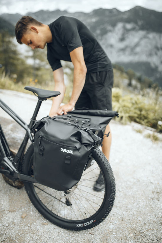 Thule Fietstas Achter Shield Pannier 22L Black
