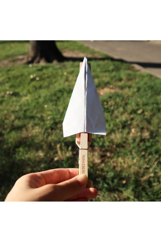 Kikkerland Speelgoed Huckleberry Paper Plane Launcher Lichtbruin/Middenrood
